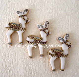 how to decorate a rocking horse cookie